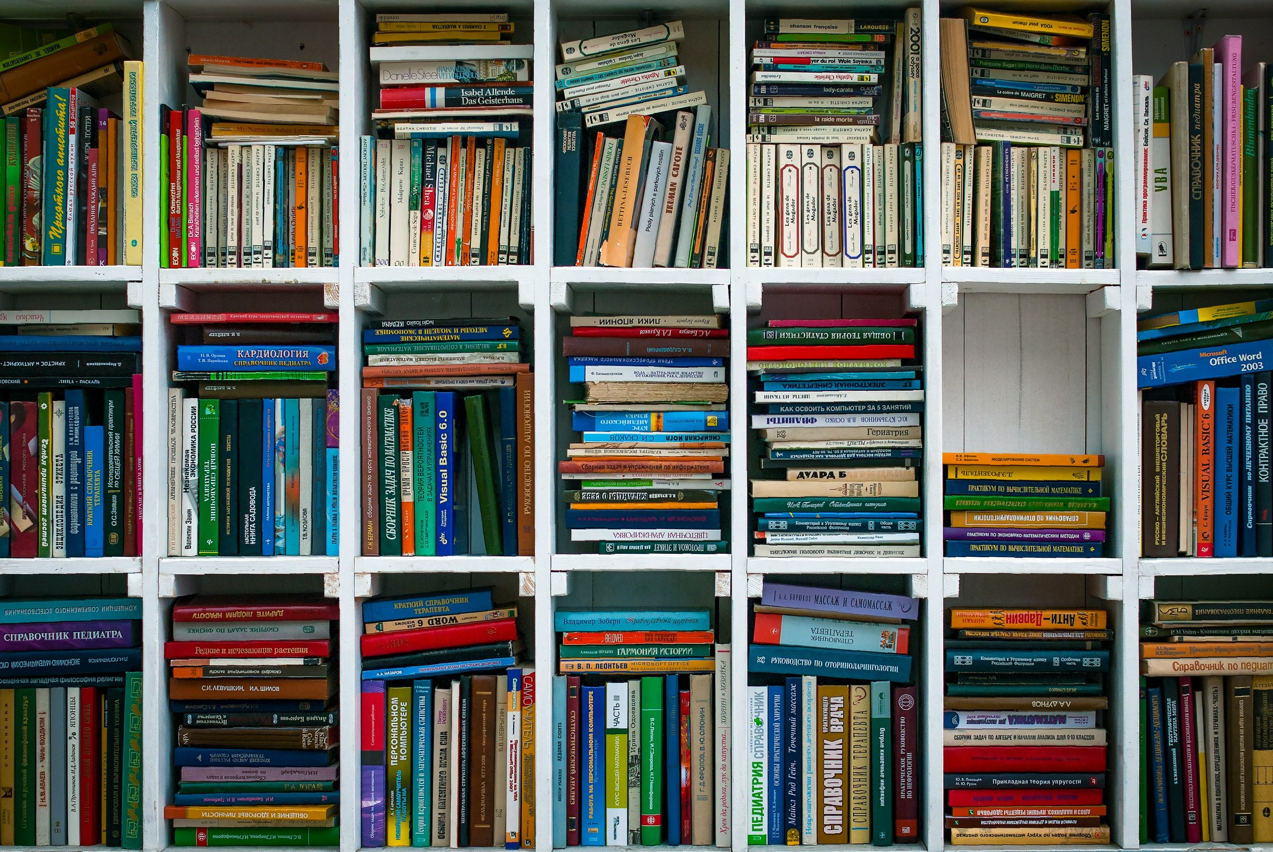 Beyond the textbook: cultivating creativity and critical thinking in the classroom